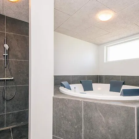 5 Star In Grenaa * Brøndstrup